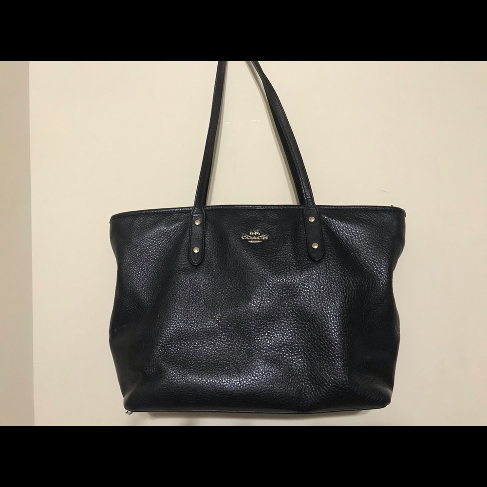 Coach Gently Used Leather Tote (2 years old model)